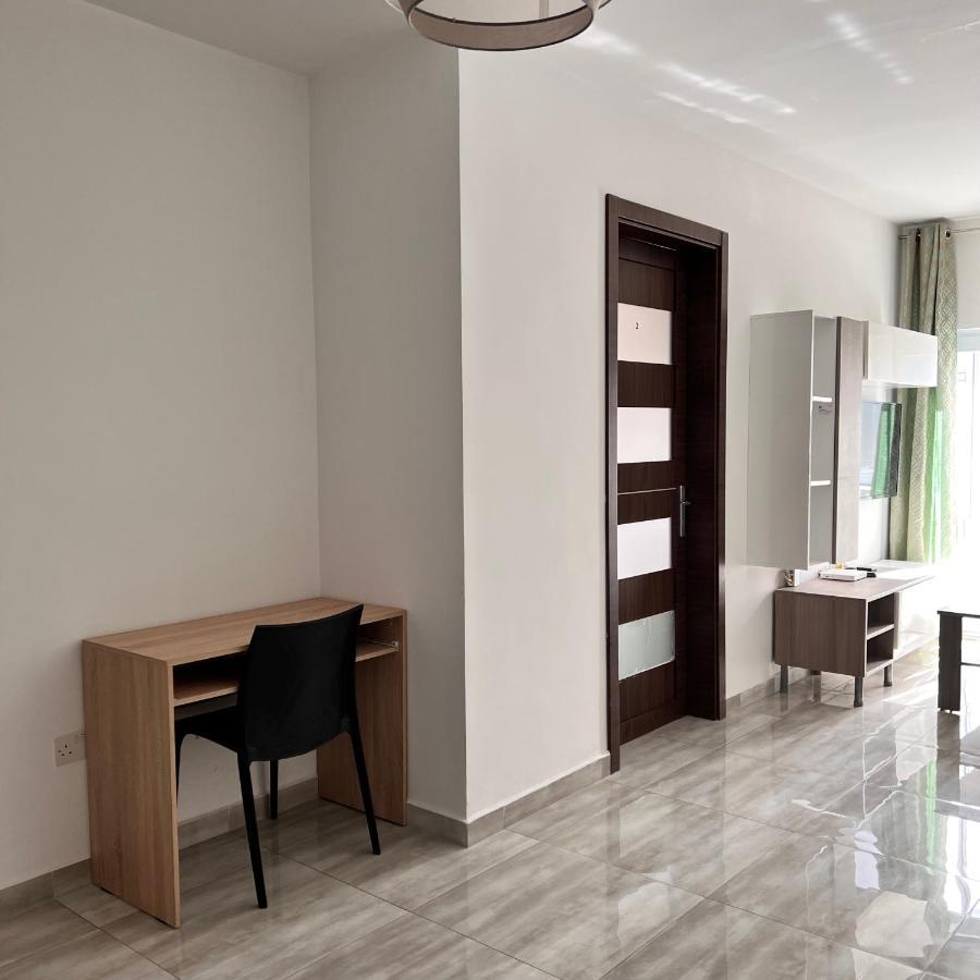 F5 Room 1, Private Double Room With Private Bathroom And Balcony In Shared Flat Msida Exterior photo