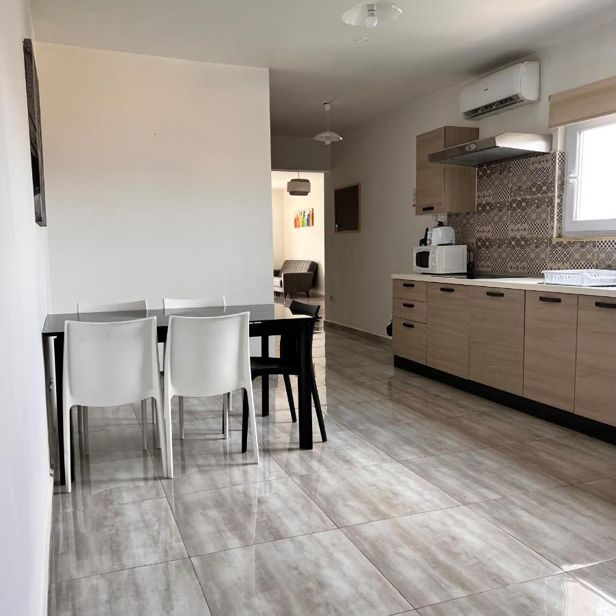 F5 Room 1, Private Double Room With Private Bathroom And Balcony In Shared Flat Msida Exterior photo